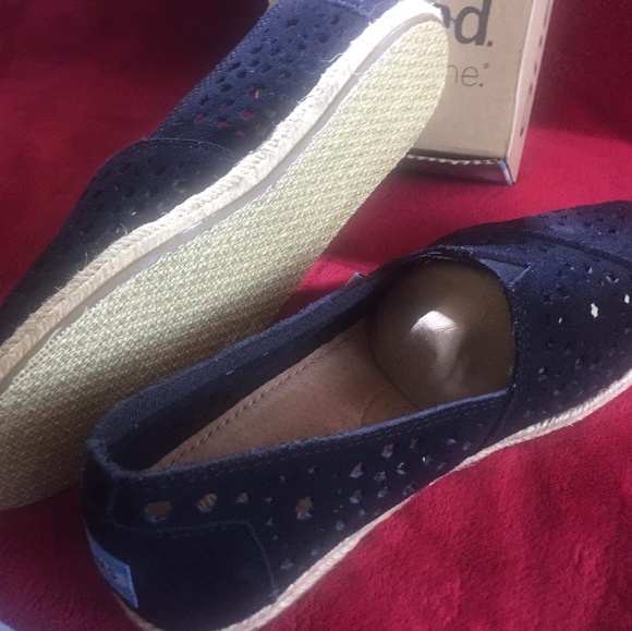 Size 7 Toms - Picture 2 of 4